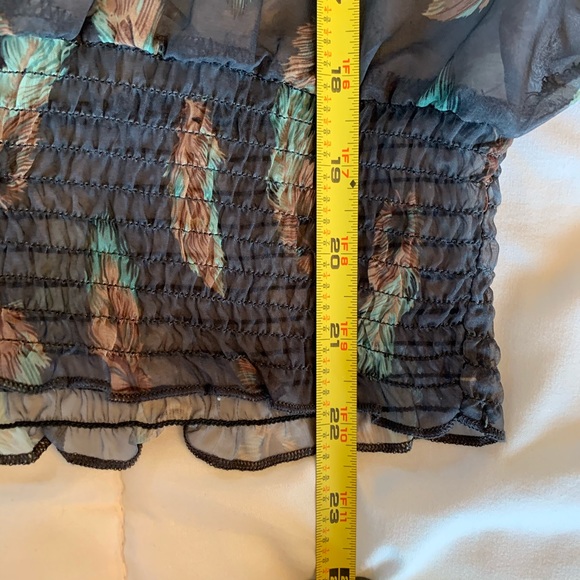 blouse - Picture 7 of 8